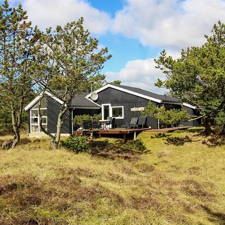 Glady - 500m From The Sea By Interhome