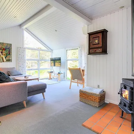 Glady - 500m From The Sea By Interhome Feriehus